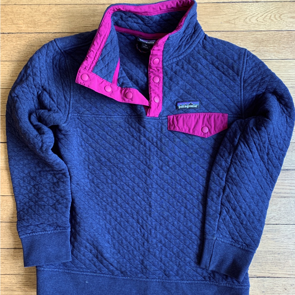 Patagonia quilted pullover, XS, women’s, navy with magenta trim